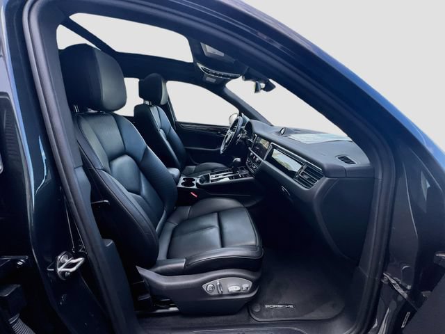 Certified 2024 Porsche Macan AWD/4WD image 30
