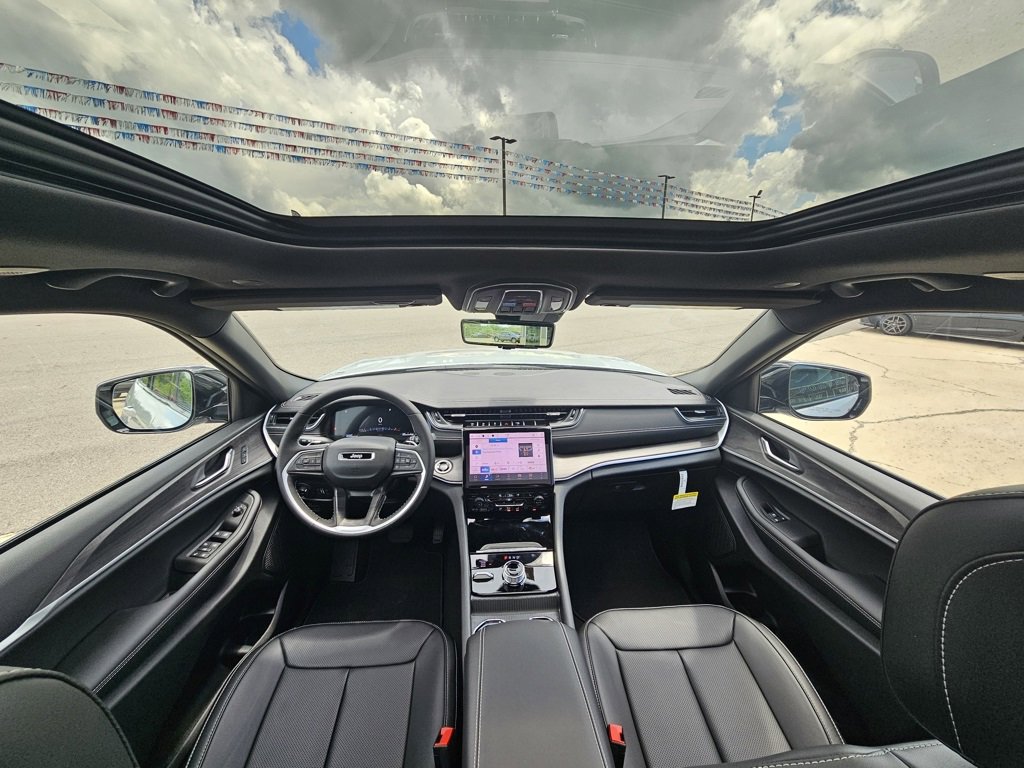 New 2025 Jeep Grand Cherokee L Limited w/ Luxury Tech Group II image 34