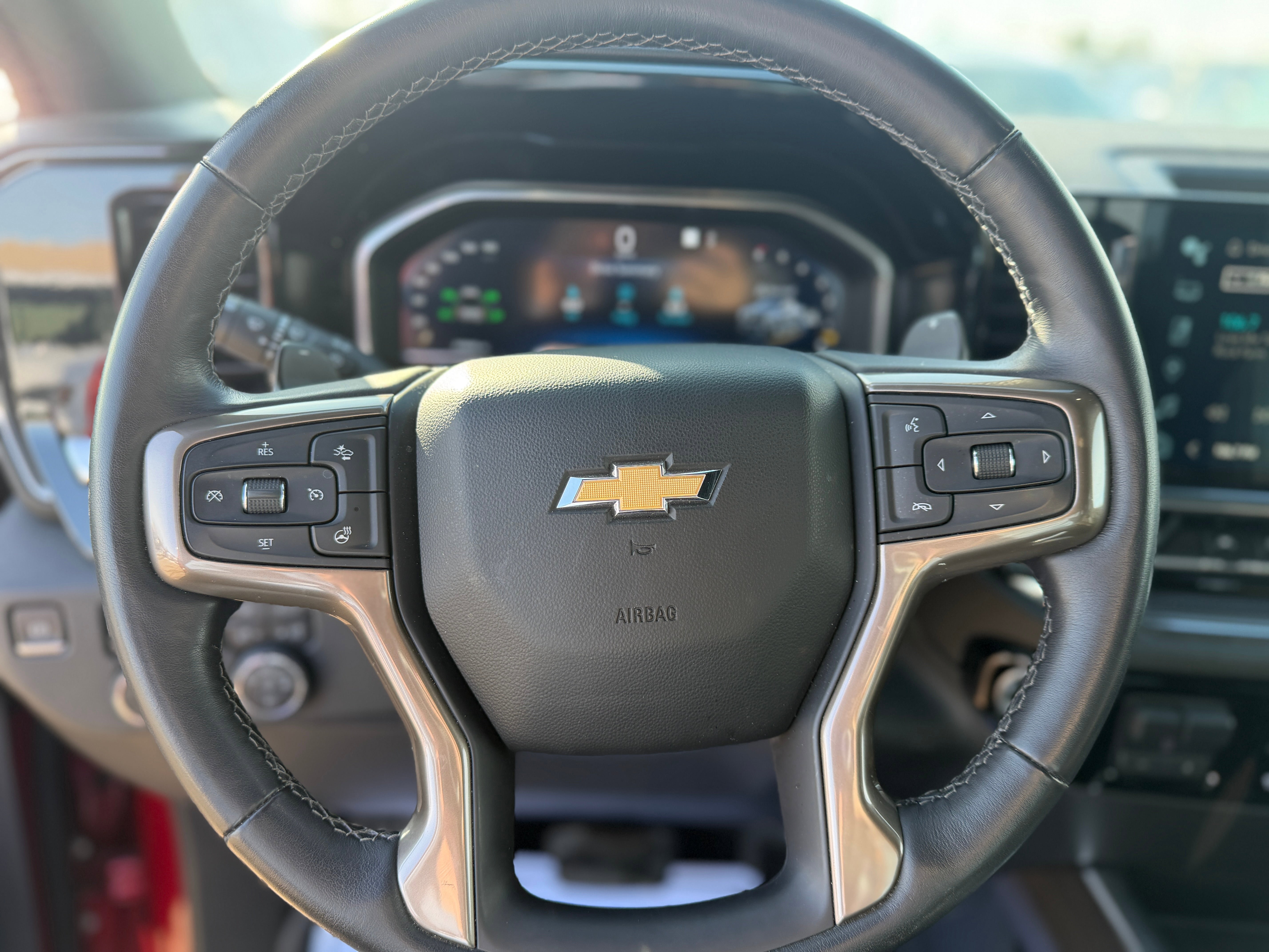 Used 2023 Chevrolet Silverado 1500 High Country w/ Technology Package AWD/4WD image 9