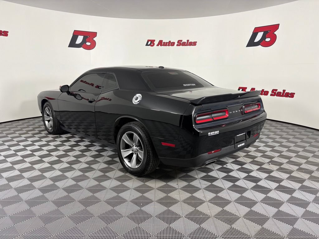 Used 2019 Dodge Challenger SXT RWD image 4