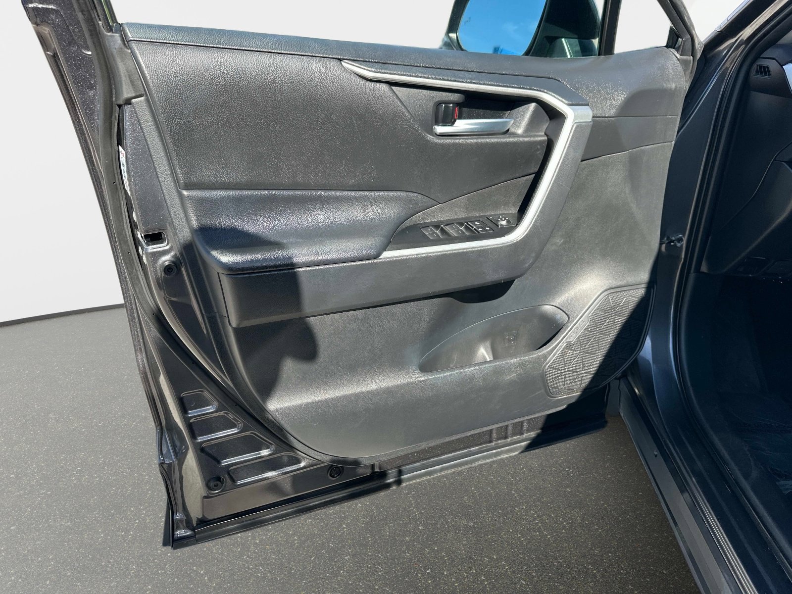 Used 2024 Toyota RAV4 XLE image 17