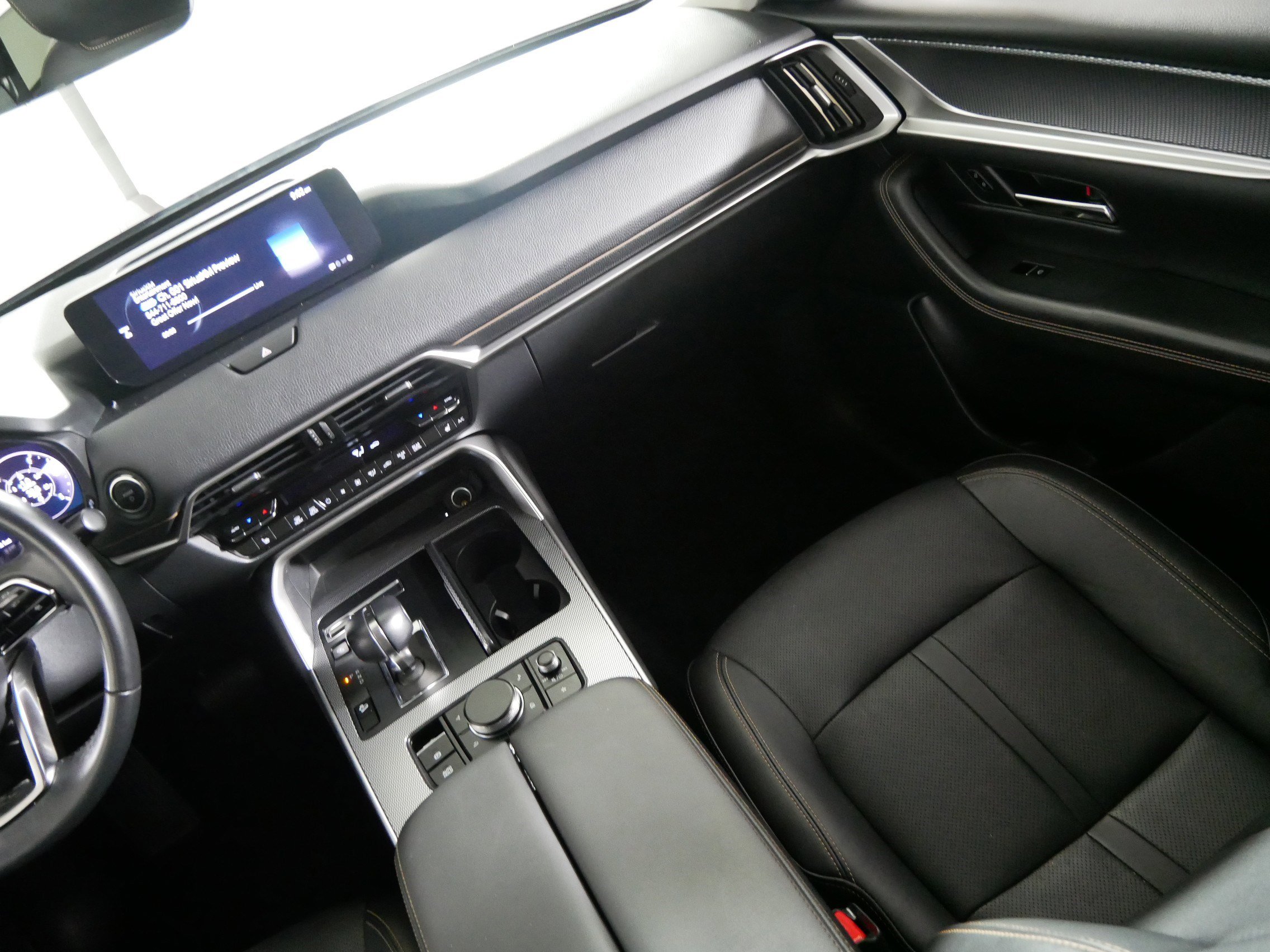 Certified 2024 MAZDA CX-90 Plug-In Hybrid w/ Premium Pkg AWD/4WD image 11