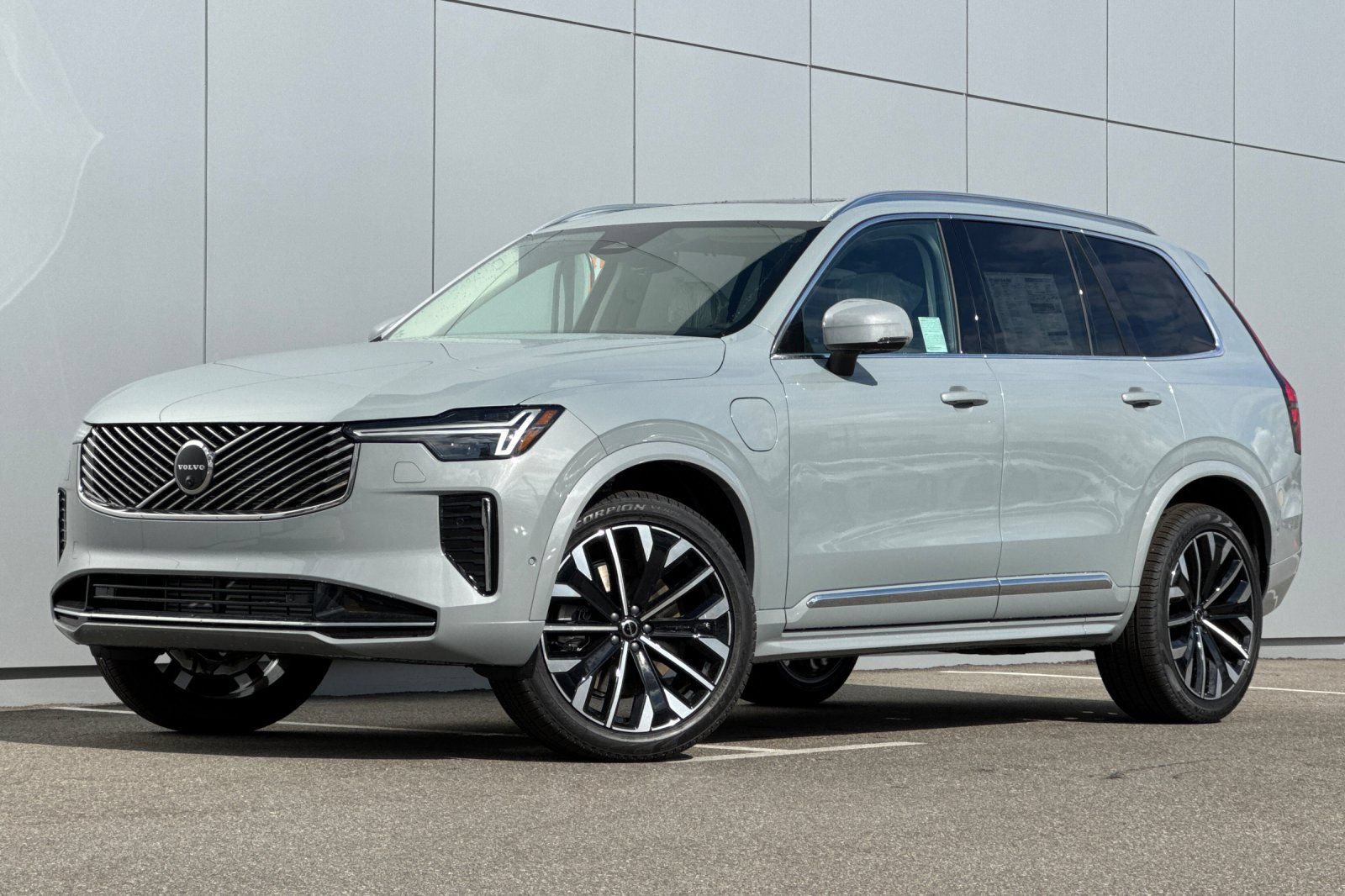 New 2026 Volvo XC90 T8 Ultra w/ Protection Package Premier