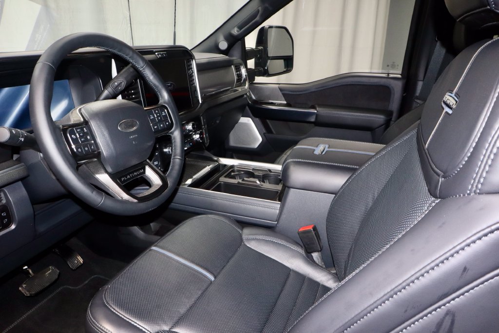 Used 2025 Ford F350 Platinum w/ FX4 Off-Road Package AWD/4WD image 24