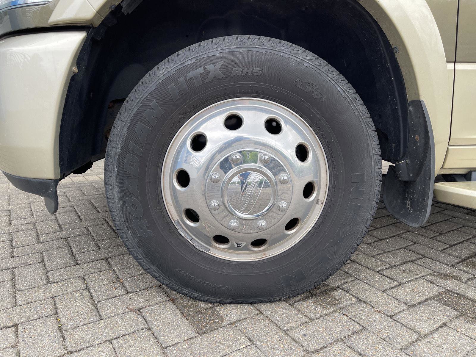 Used 2014 RAM 3500 Laramie Longhorn RWD image 10