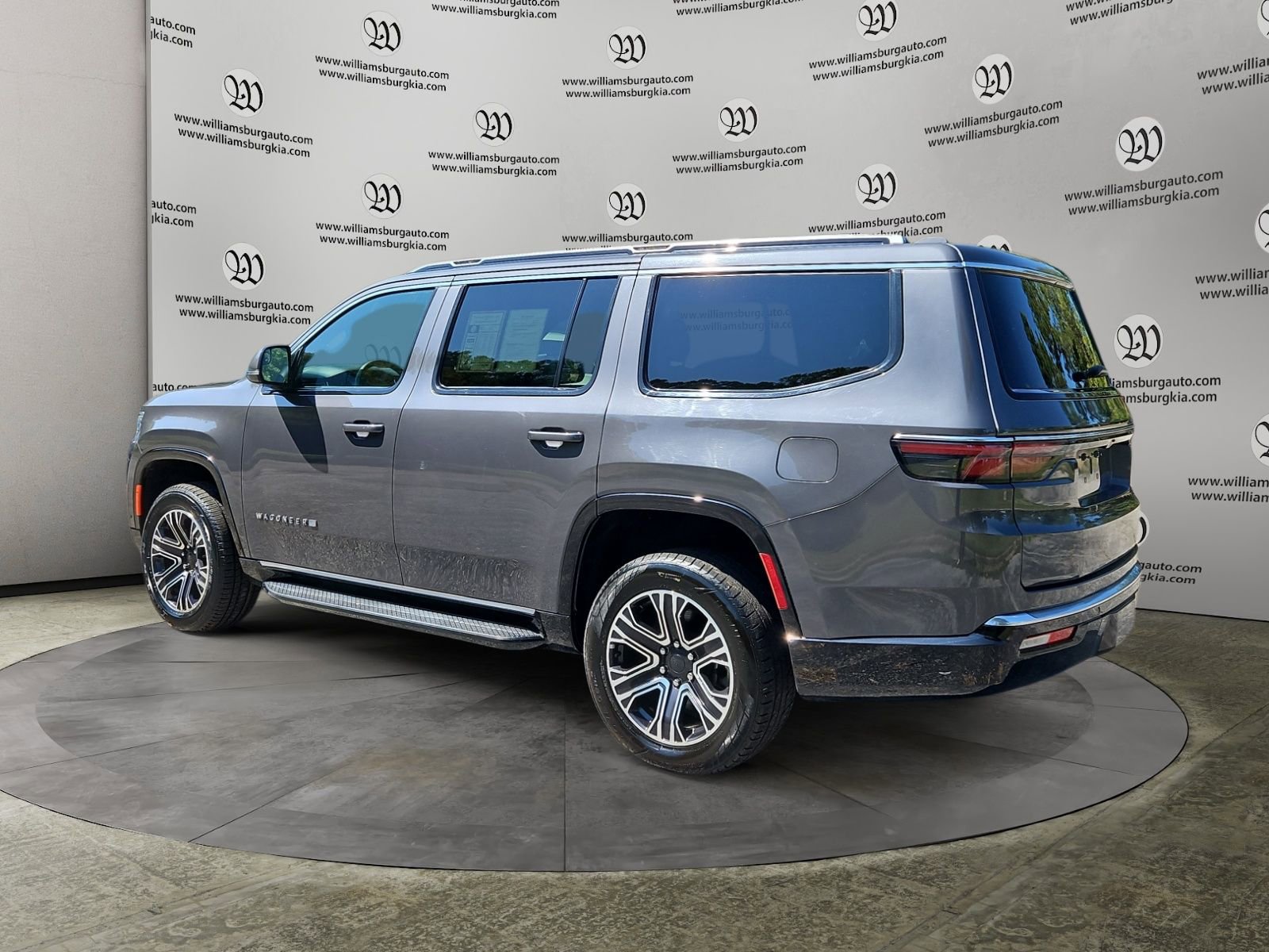 Used 2022 Jeep Wagoneer Series III image 3