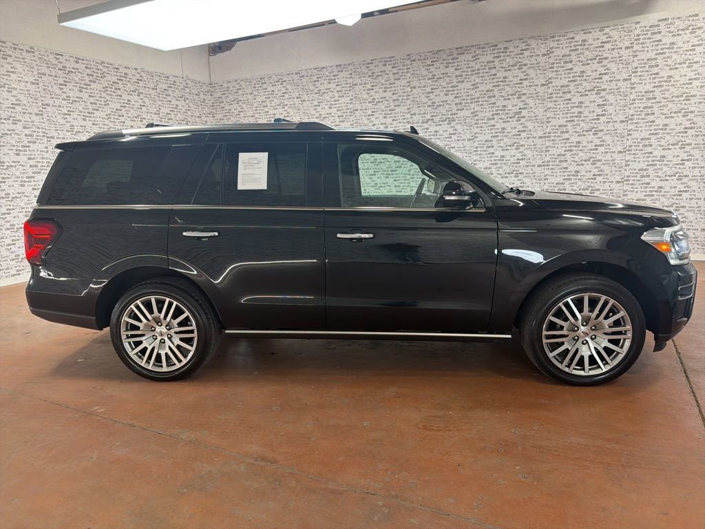 Used 2024 Ford Expedition Limited image 8