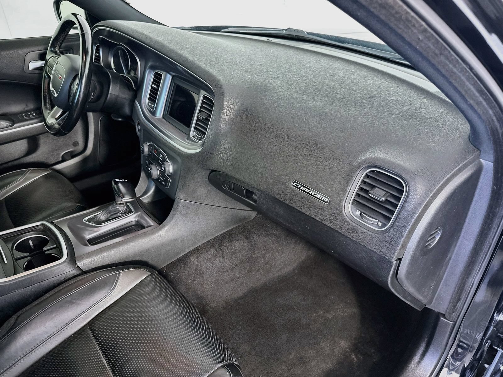Used 2020 Dodge Charger SXT w/ Leather Interior Group RWD image 29