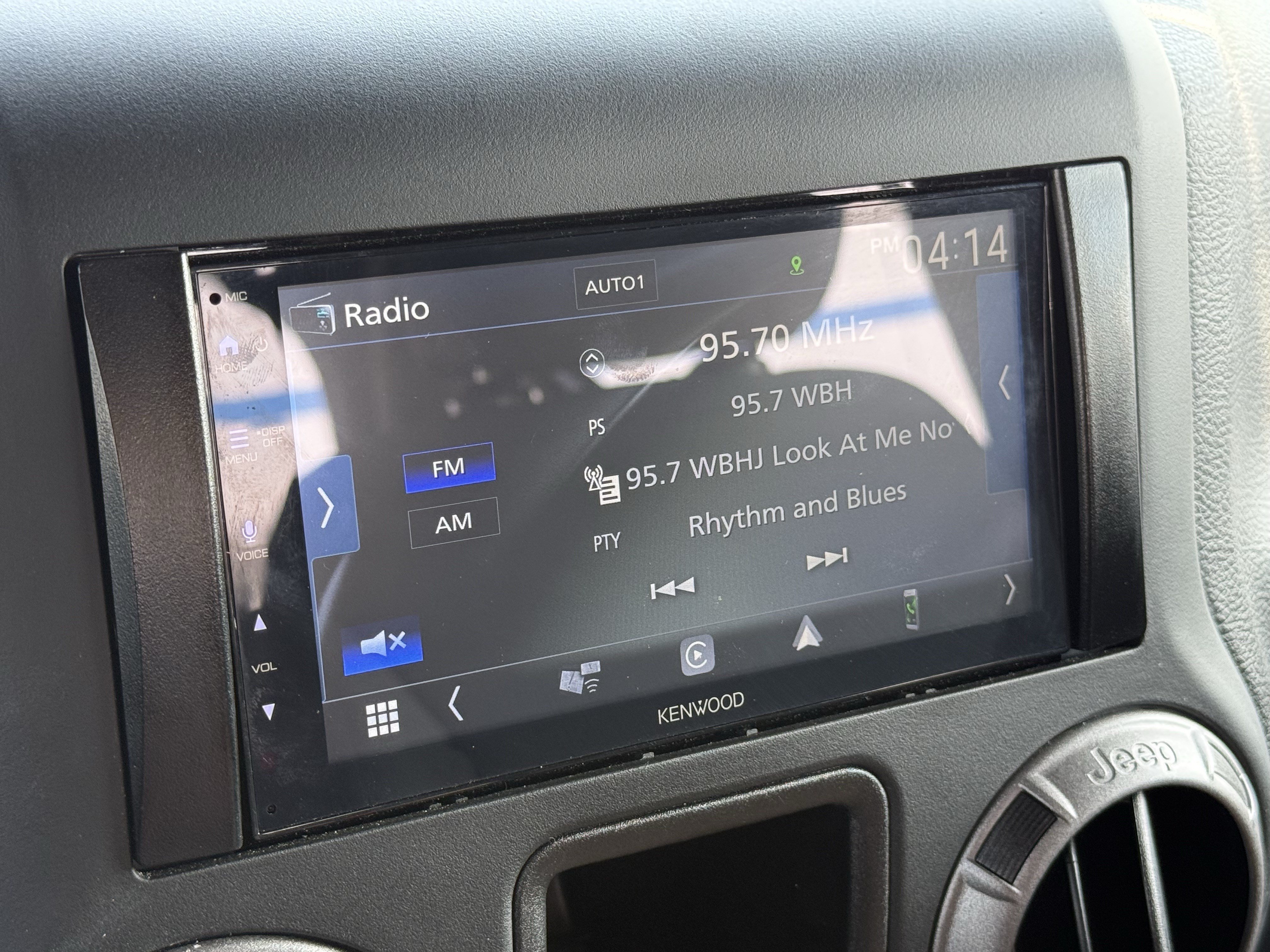 Used 2018 Jeep Wrangler Sport w/ Connectivity Group AWD/4WD image 28
