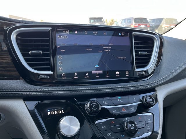 Used 2023 Chrysler Pacifica Limited image 44