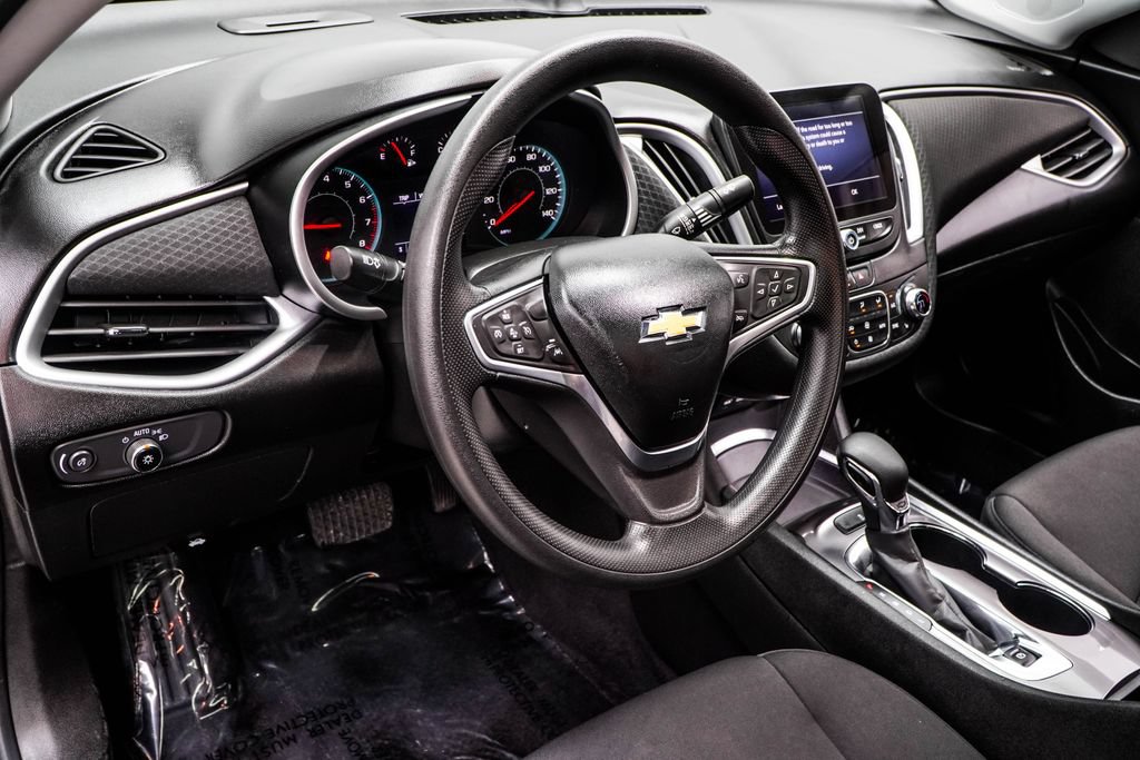 Used 2023 Chevrolet Malibu LT FWD image 18