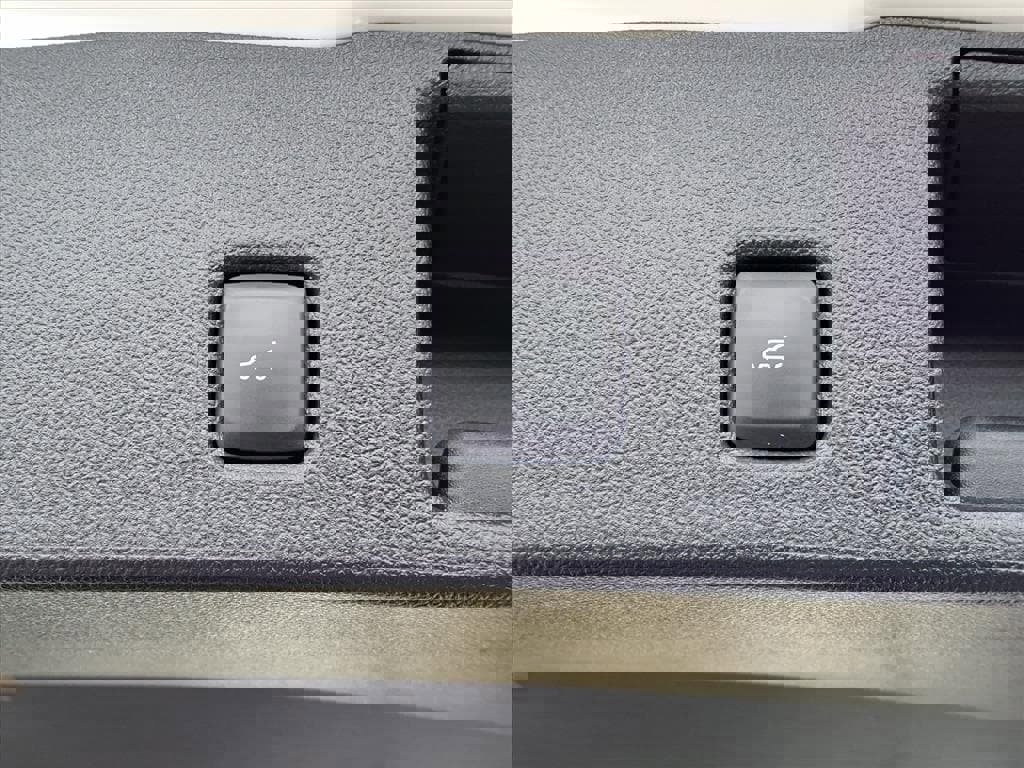 Certified 2022 Ford Escape Titanium w/ Class II Trailer Tow Package image 17