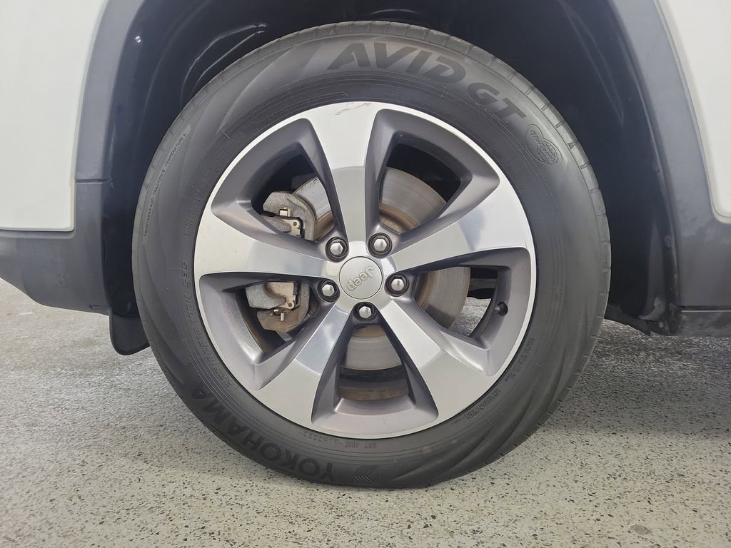 Used 2019 Jeep Cherokee Limited image 9