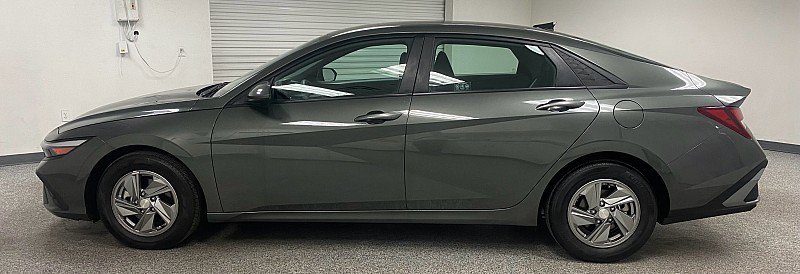 Used 2025 Hyundai Elantra SE image 8