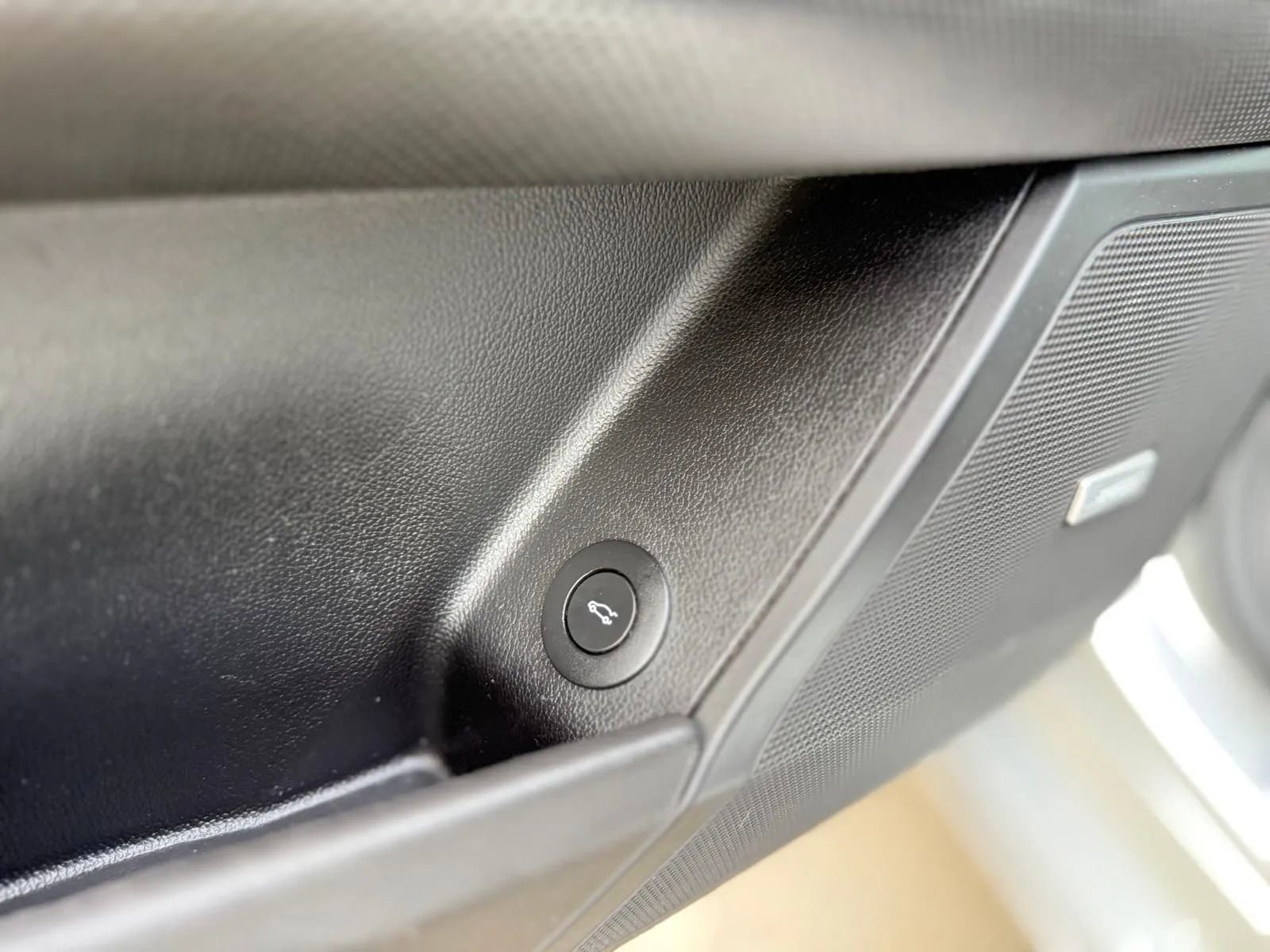 Used 2016 Cadillac XTS Luxury image 23