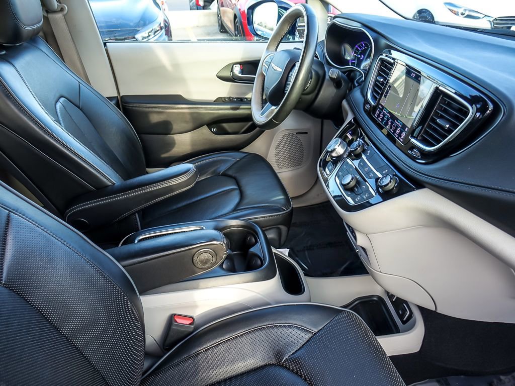 Used 2020 Chrysler Pacifica Limited FWD image 27
