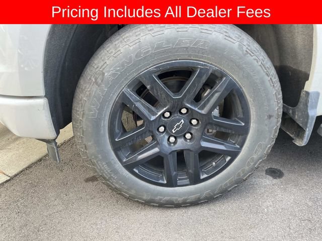 Used 2023 Chevrolet Silverado 1500 Custom AWD/4WD image 2