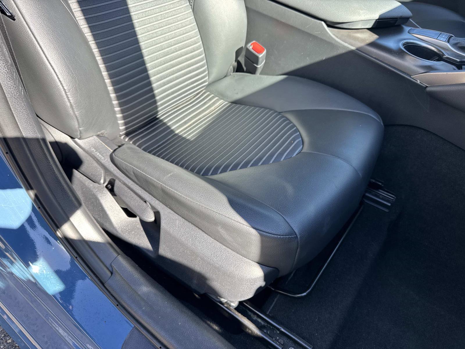 Used 2024 Toyota Camry SE image 10