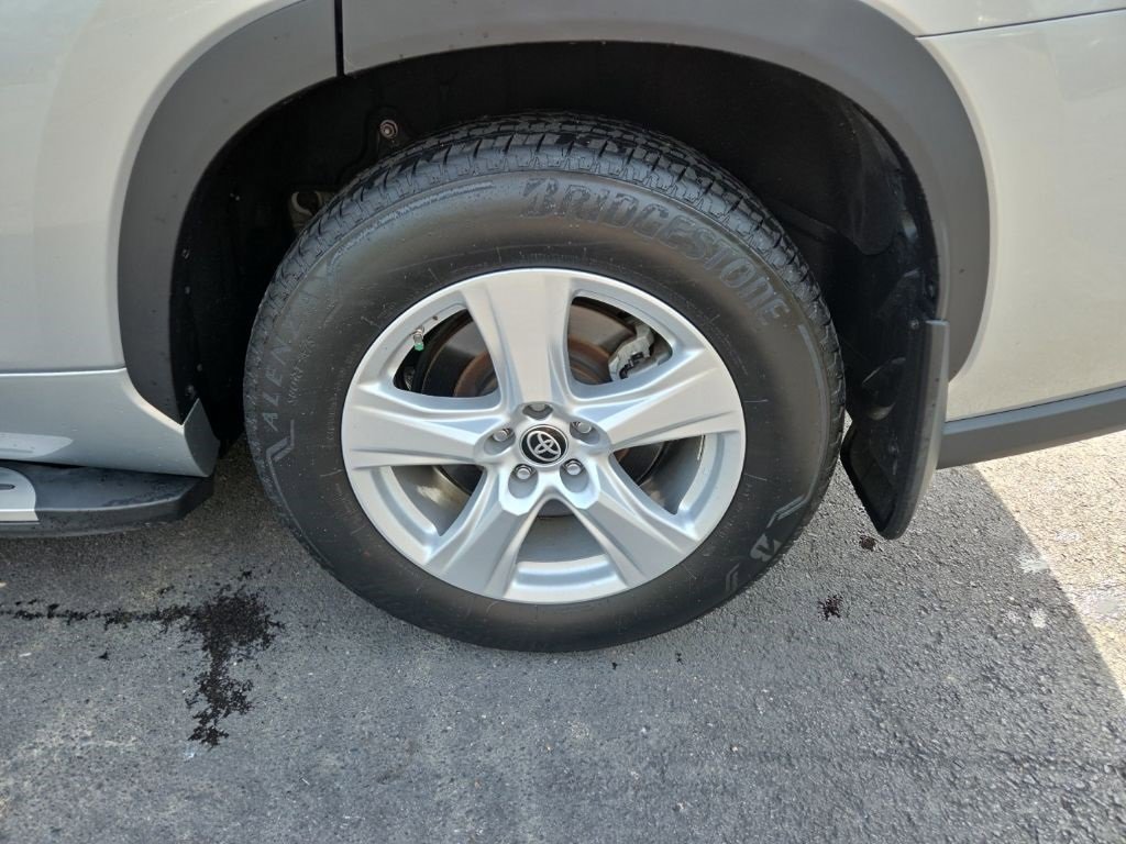 Used 2022 Toyota Highlander LE image 22