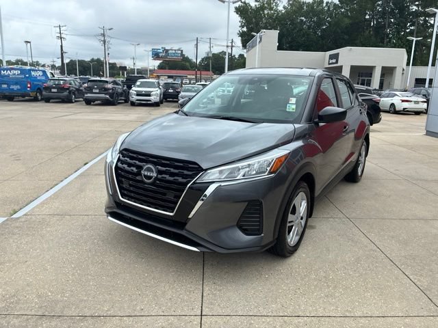 Used 2025 Nissan Kicks Play S FWD image 3