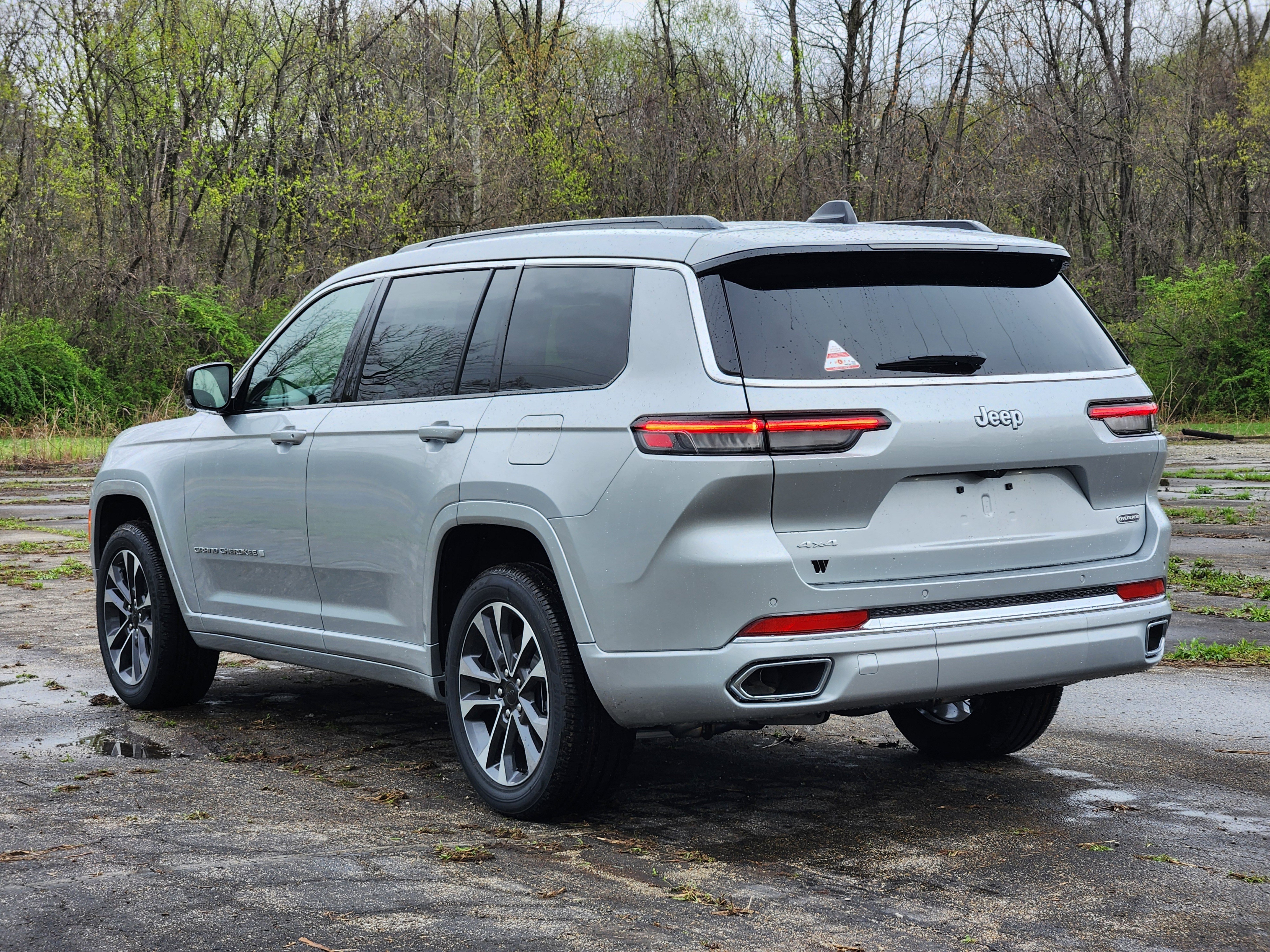 New 2025 Jeep Grand Cherokee L Overland AWD/4WD image 12