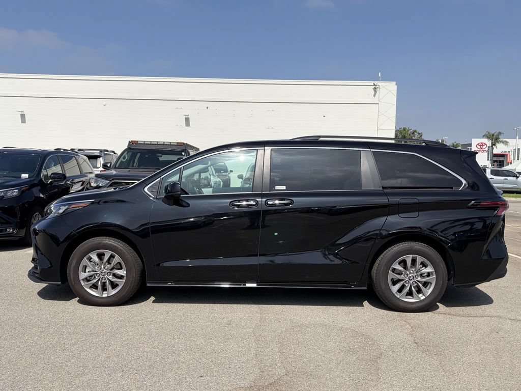 Certified 2026 Toyota Sienna XLE FWD image 2