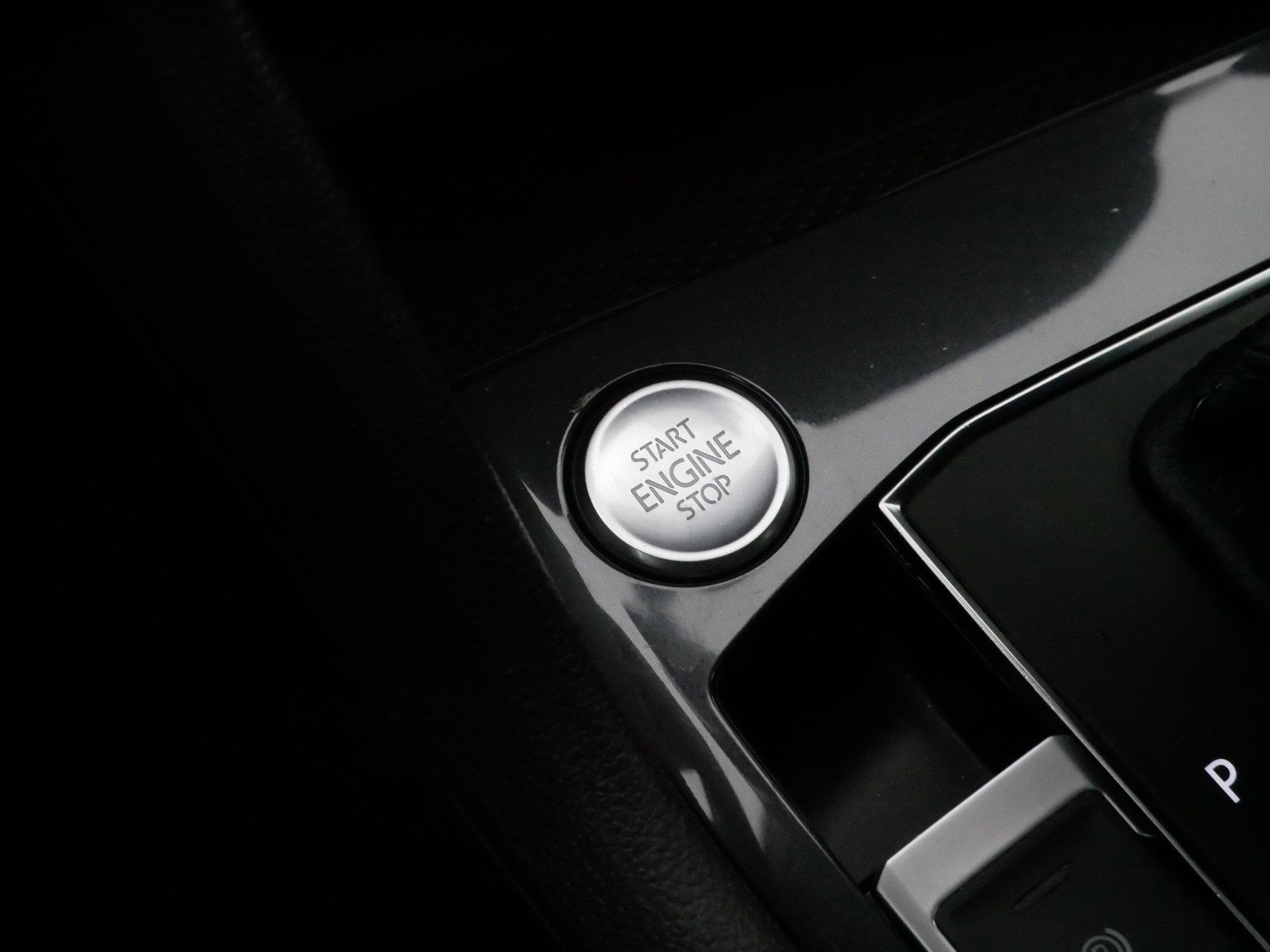 Certified 2020 Volkswagen Tiguan SE w/ Panoramic Sunroof Package image 28