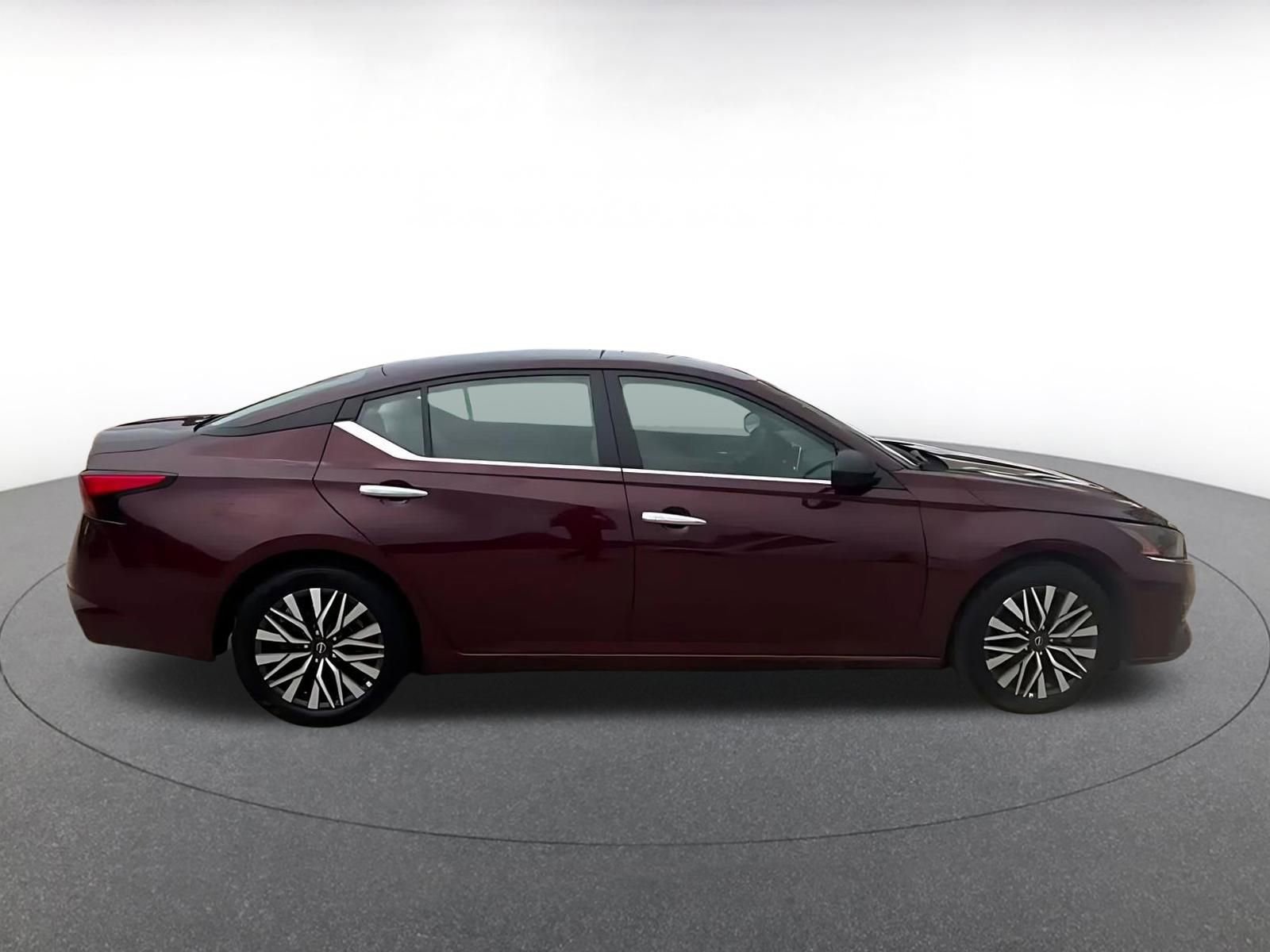 Used 2025 Nissan Altima 2.5 SV FWD image 16