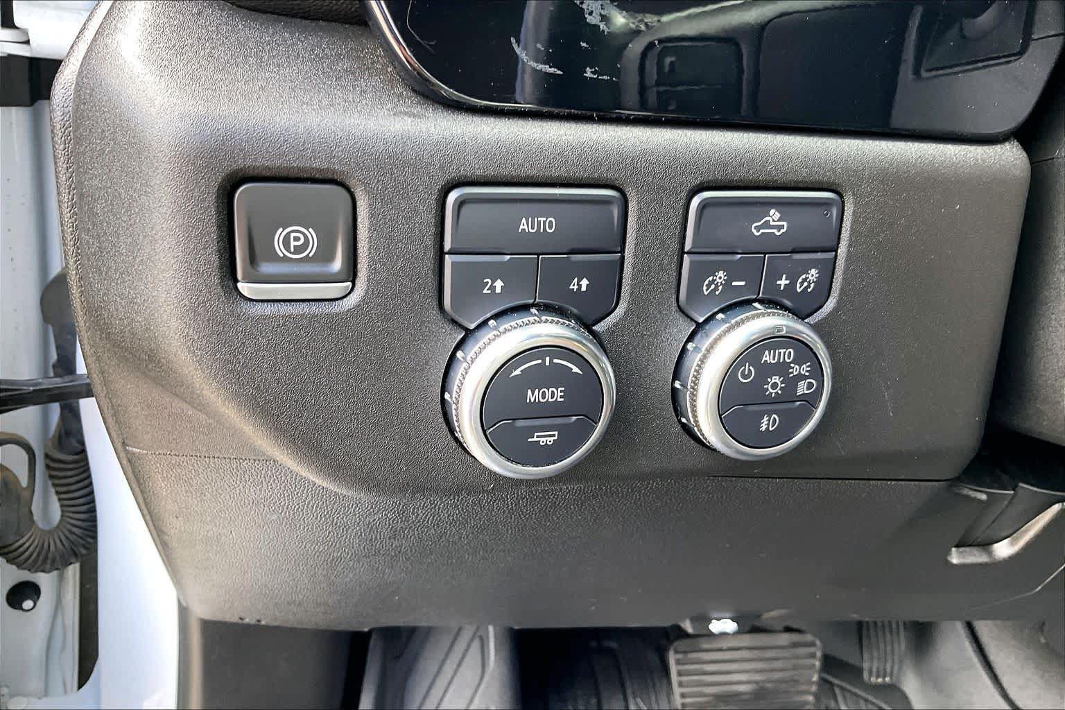 Used 2024 GMC Sierra 1500 Elevation w/ LPO, Elevation Black Package AWD/4WD image 14