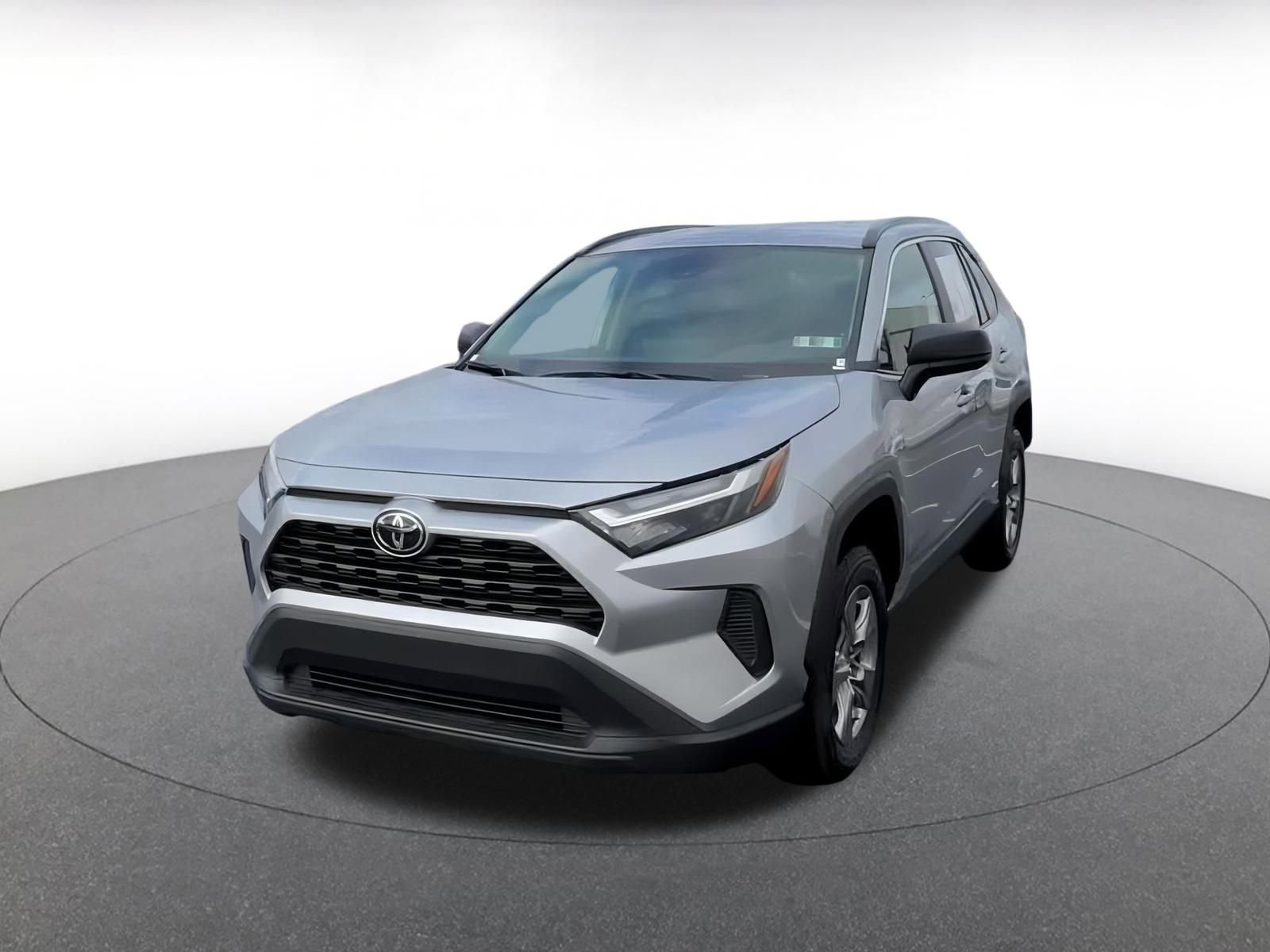 Used 2025 Toyota RAV4 LE image 6