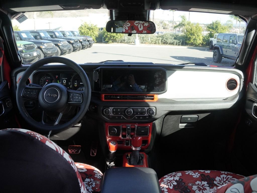 Used 2024 Jeep Wrangler Unlimited AWD/4WD image 25