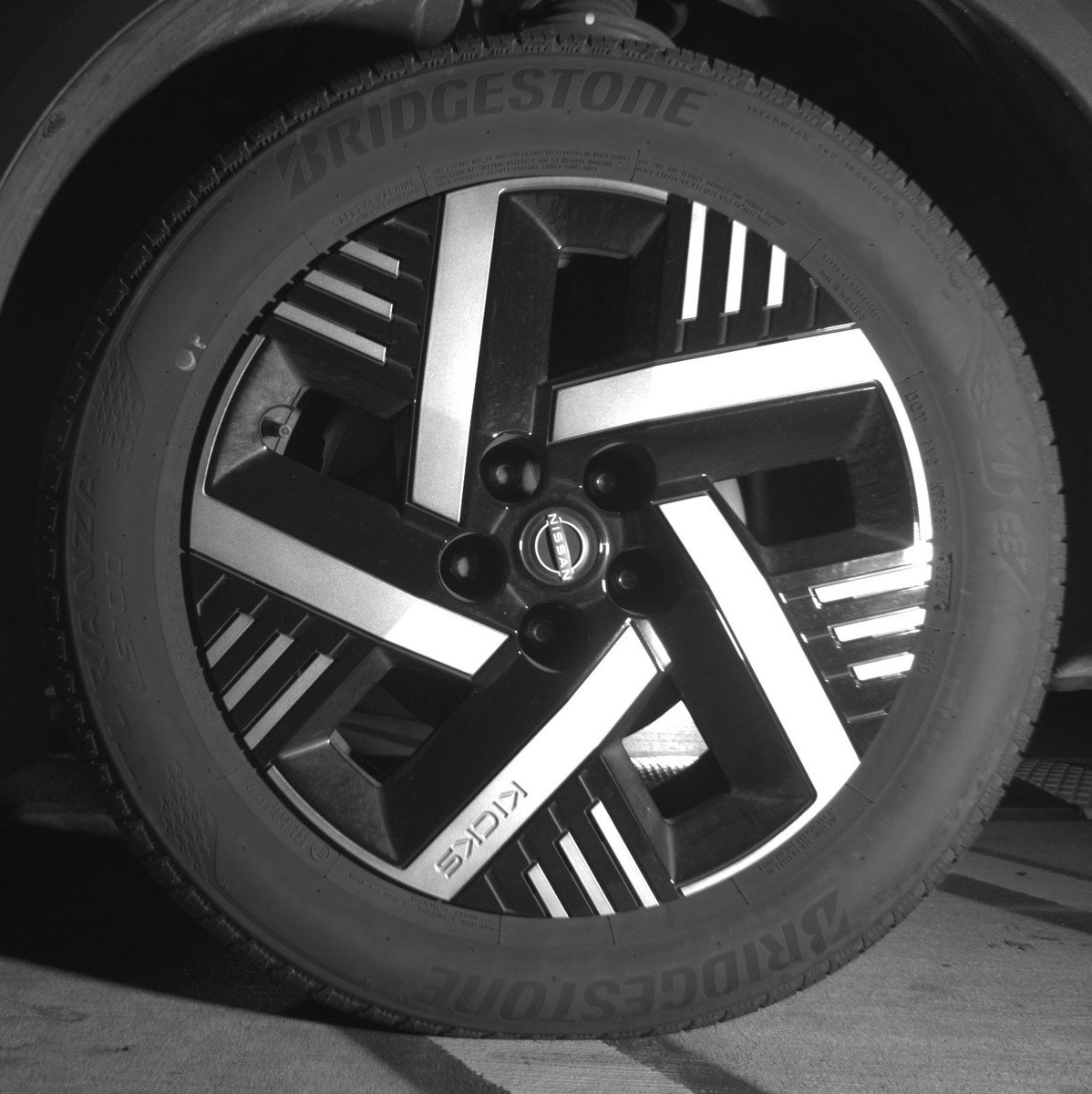 Used 2025 Nissan Kicks SV image 12