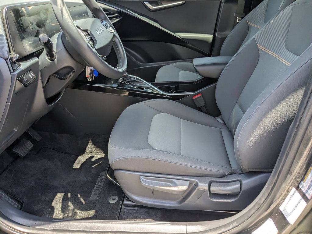 Used 2025 Kia Niro LX FWD image 11