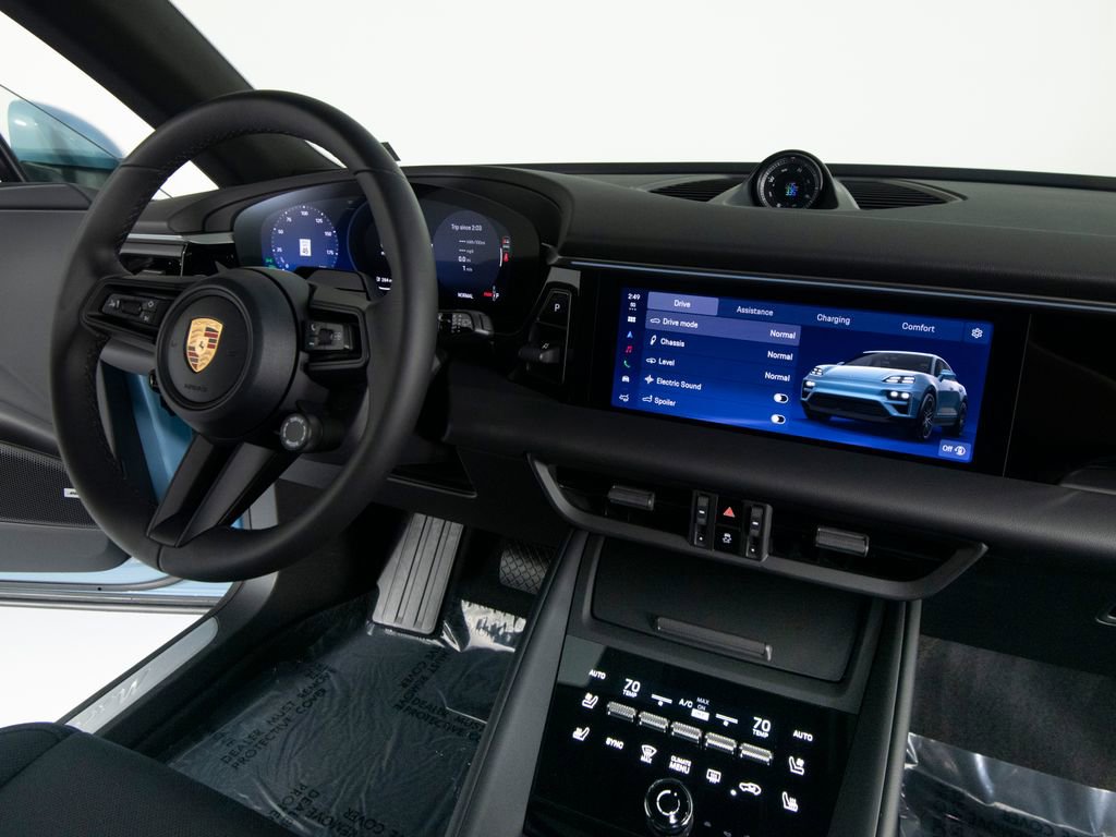 New 2026 Porsche Macan 4 Electric image 32