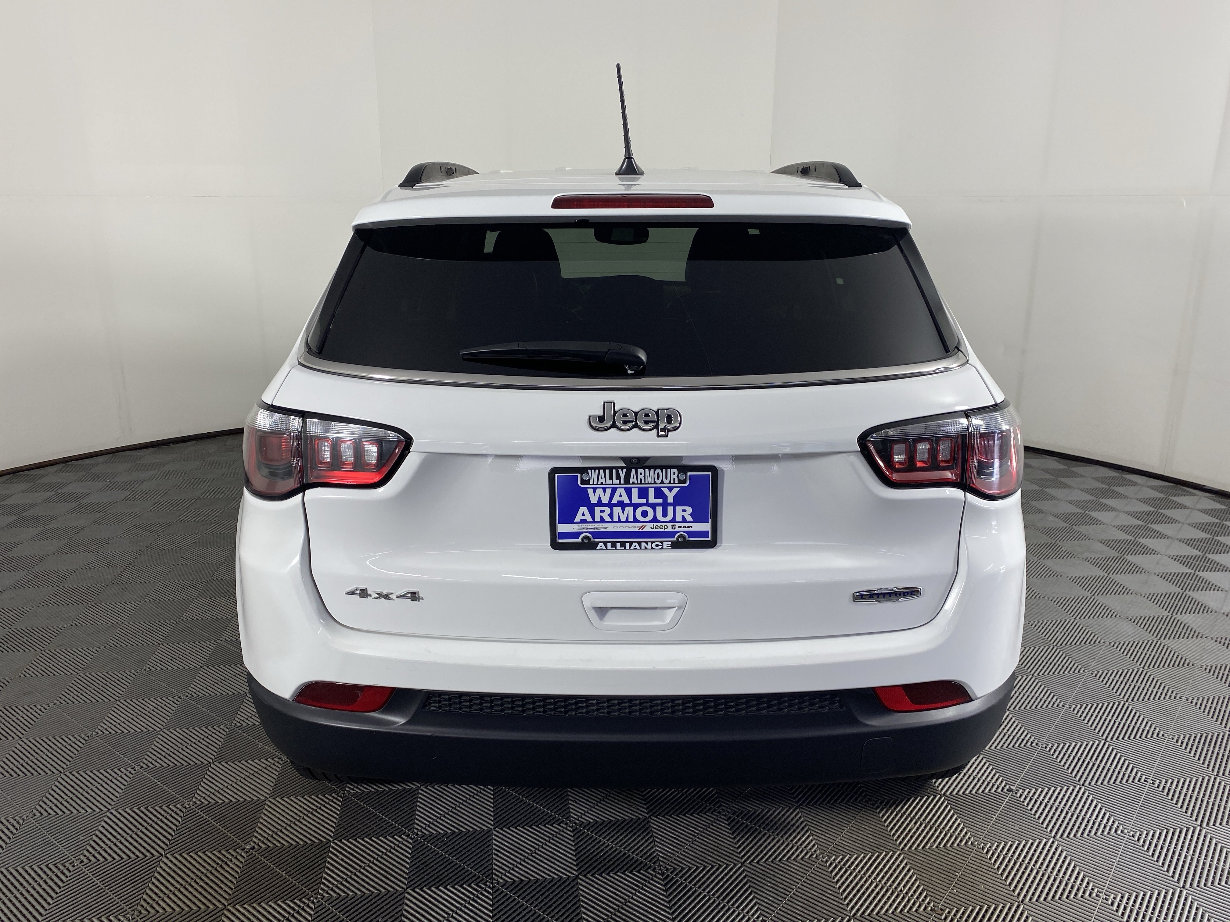 Used 2025 Jeep Compass Latitude AWD/4WD image 8