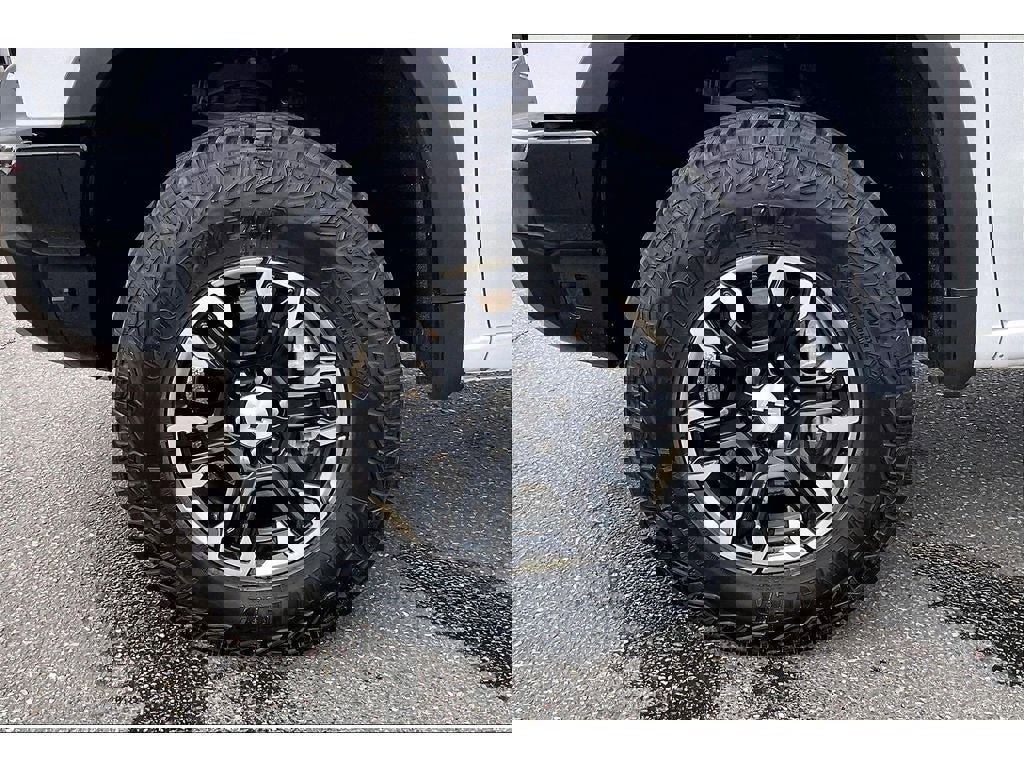 Used 2025 Chevrolet Silverado 1500 ZR2 w/ Technology Package image 10