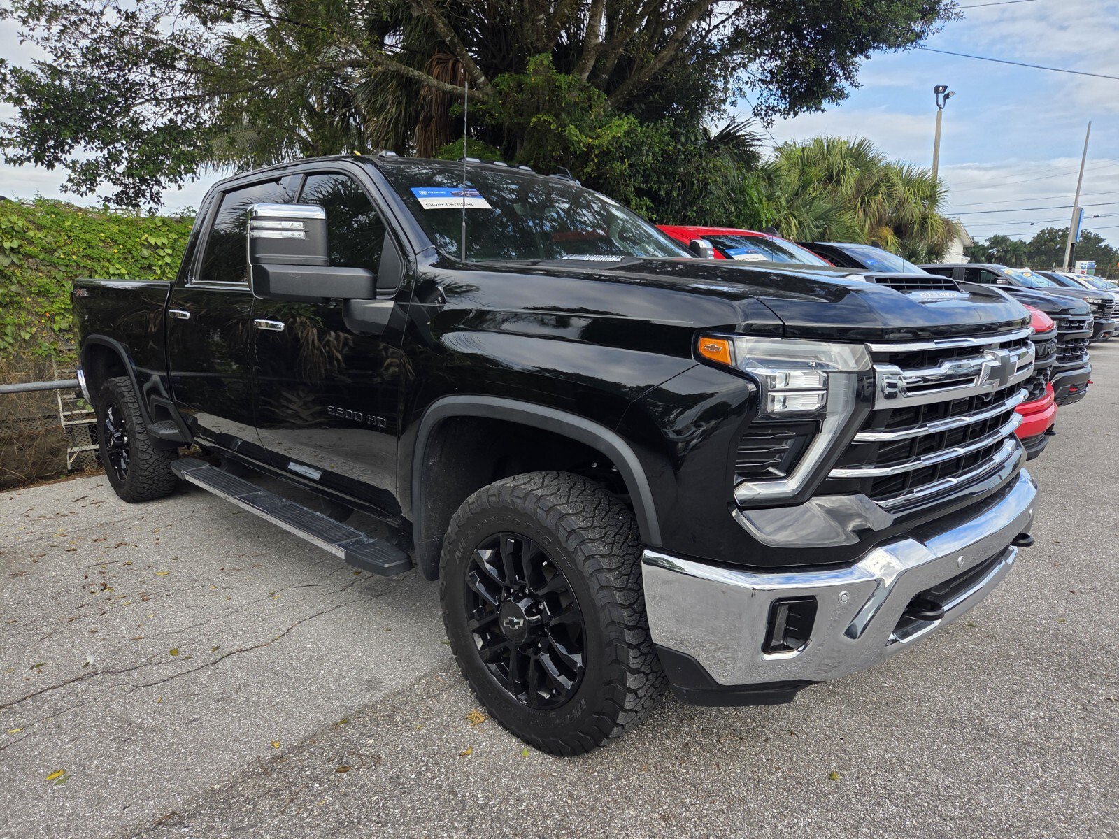 Used 2025 Chevrolet Silverado 2500 LTZ w/ LTZ Premium Package AWD/4WD image 3