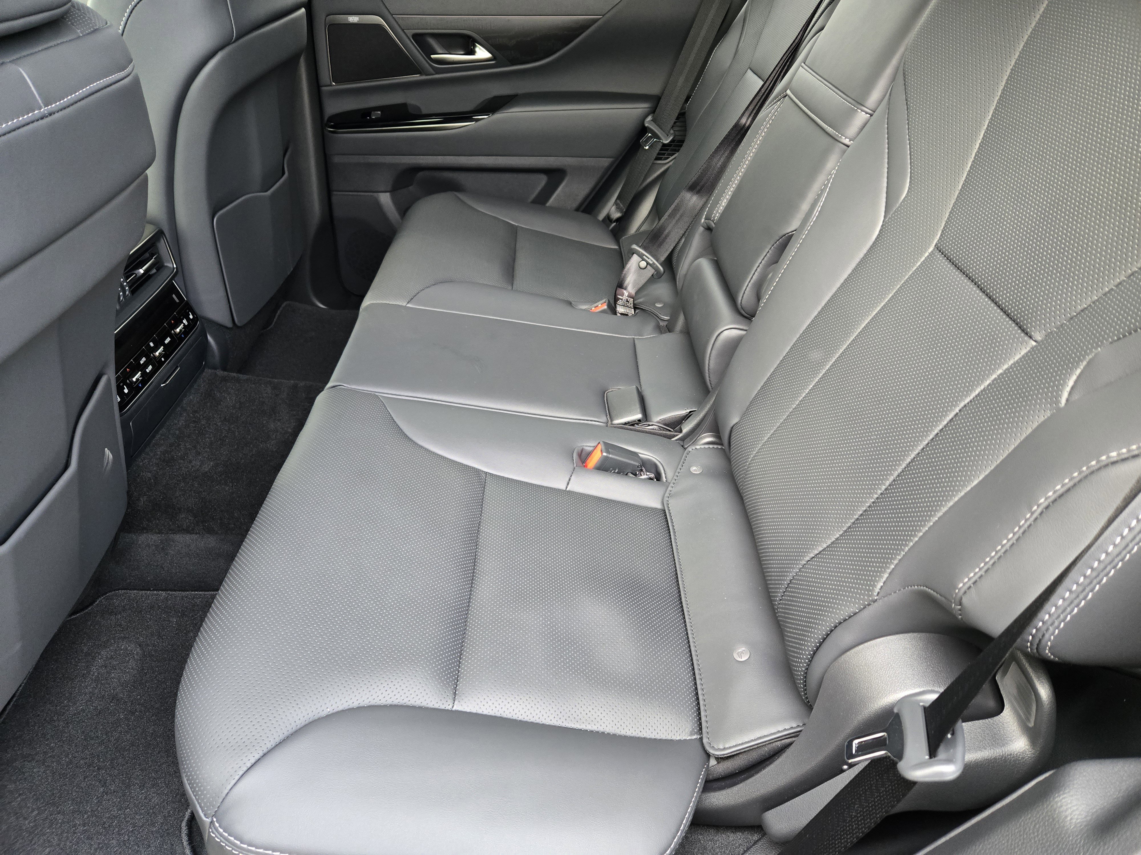 New 2026 Lexus LX 700h Luxury image 21