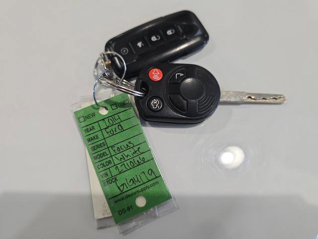 Used 2014 Ford Focus SE w/ SE Winter Package FWD image 25