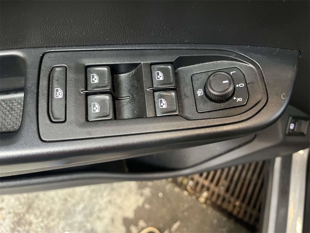 Used 2022 Volkswagen Taos S image 14