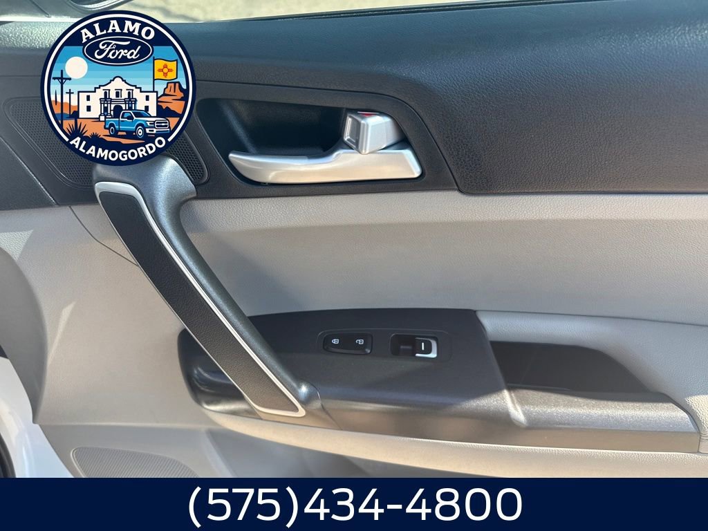 Used 2022 Kia Sportage LX image 17