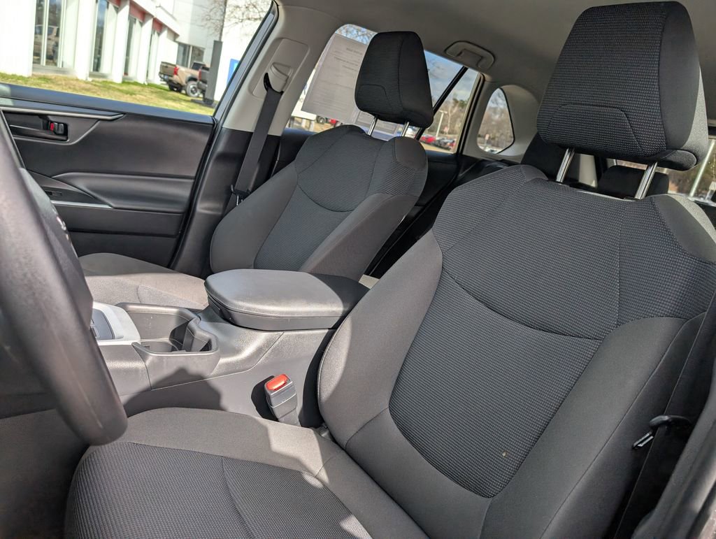 Used 2024 Toyota RAV4 LE image 18
