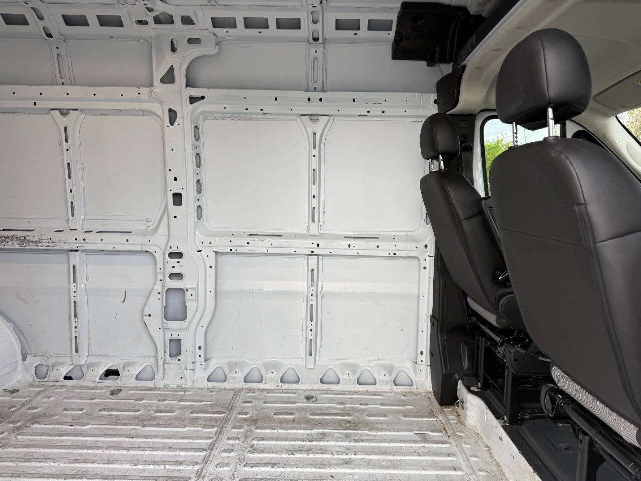 Used 2025 RAM ProMaster 2500 w/ Convenience Group FWD image 24