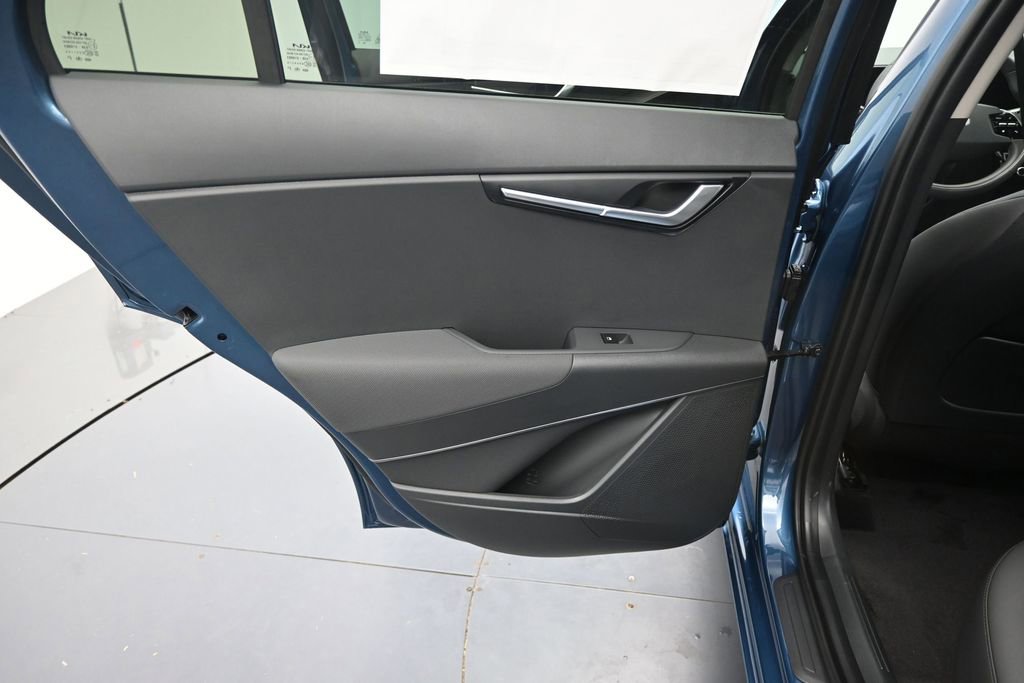 New 2026 Kia Niro EX FWD image 17