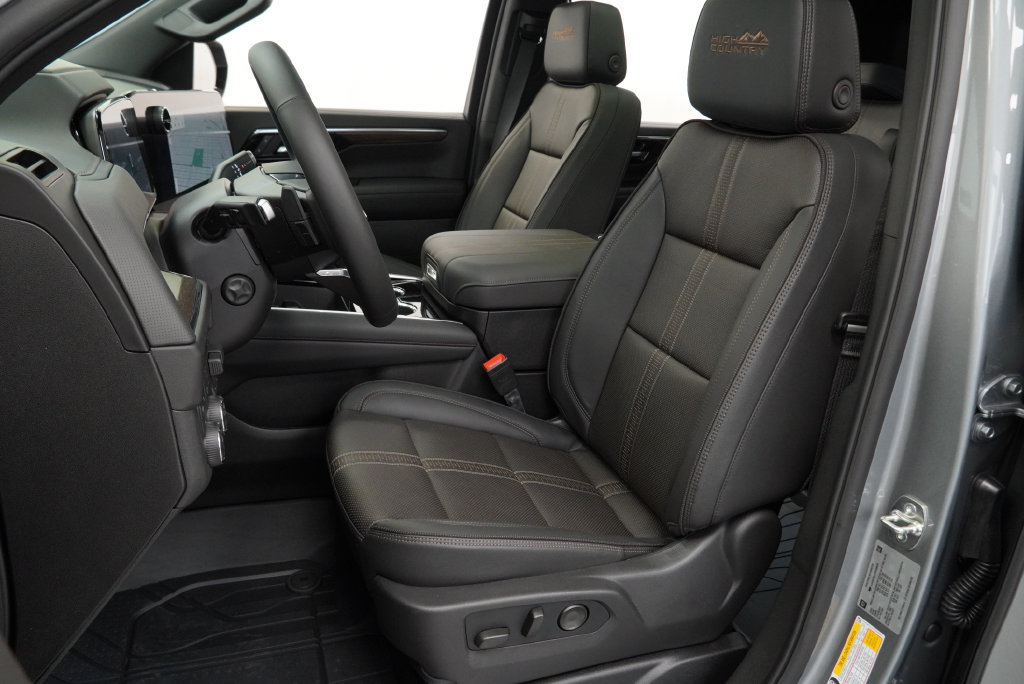 New 2026 Chevrolet Suburban High Country w/ Sun And Tow Package AWD/4WD image 6