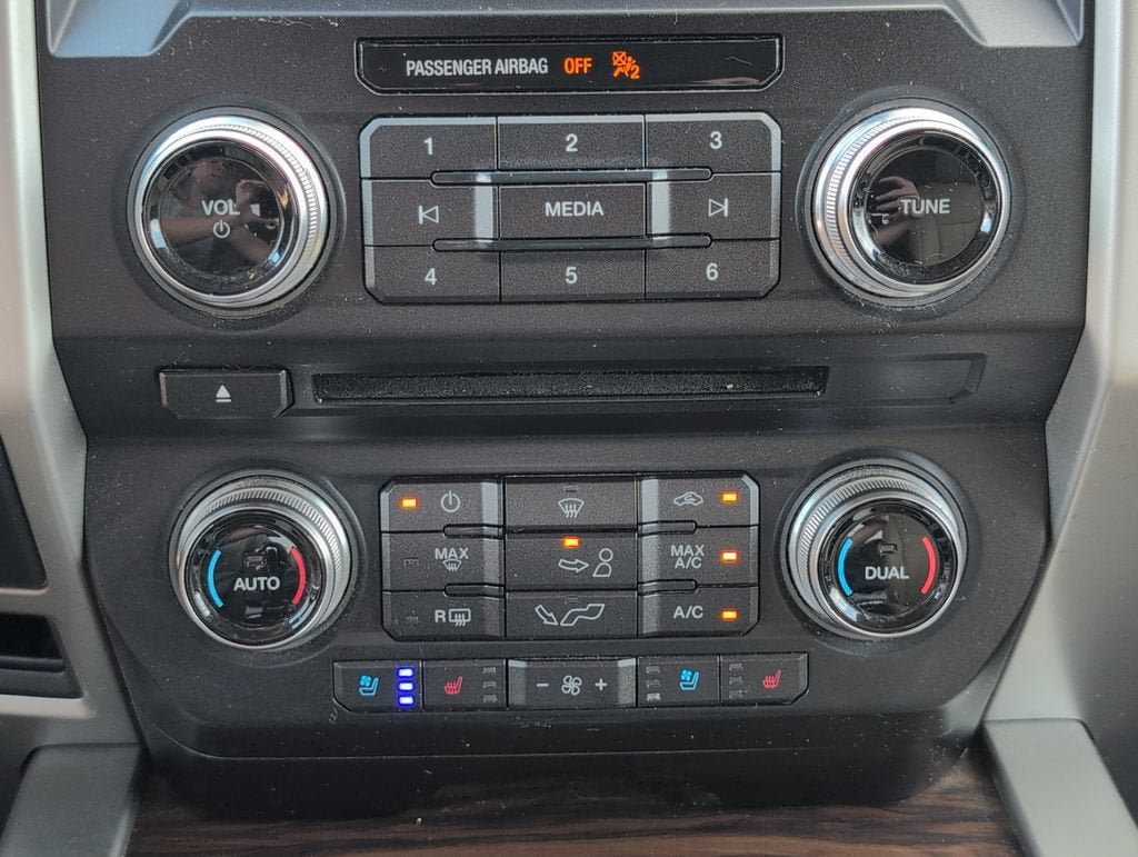 Used 2018 Ford F150 Lariat w/ Equipment Group 502A Luxury AWD/4WD image 22