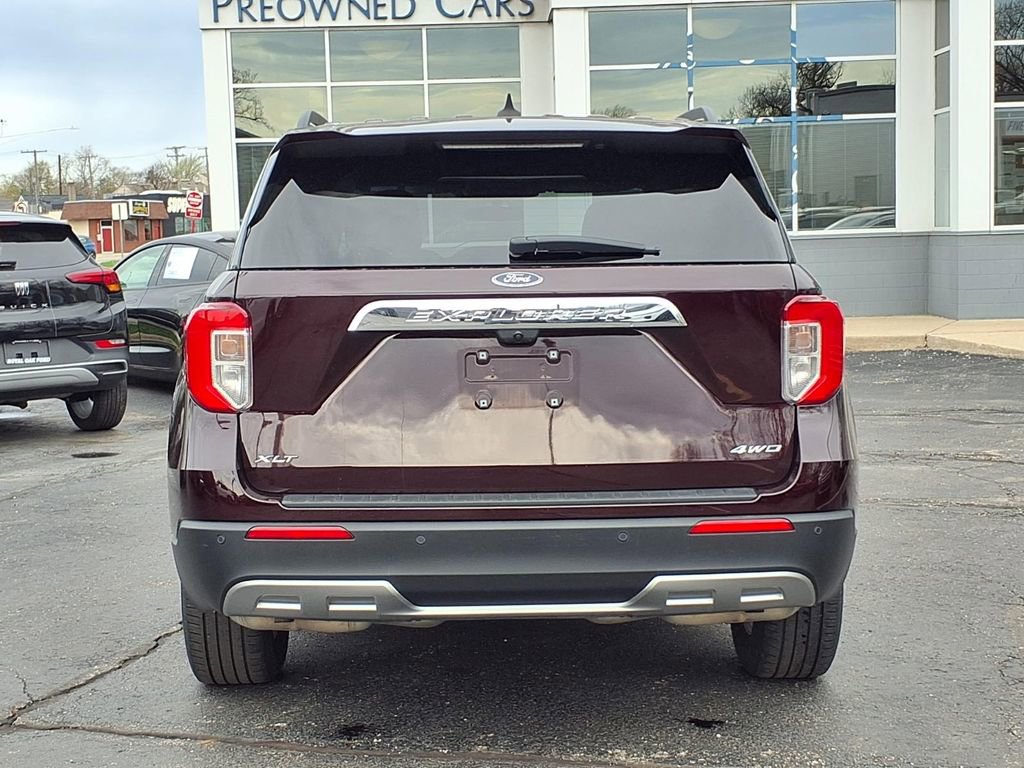 Used 2023 Ford Explorer XLT w/ Equipment Group 202A AWD/4WD image 23