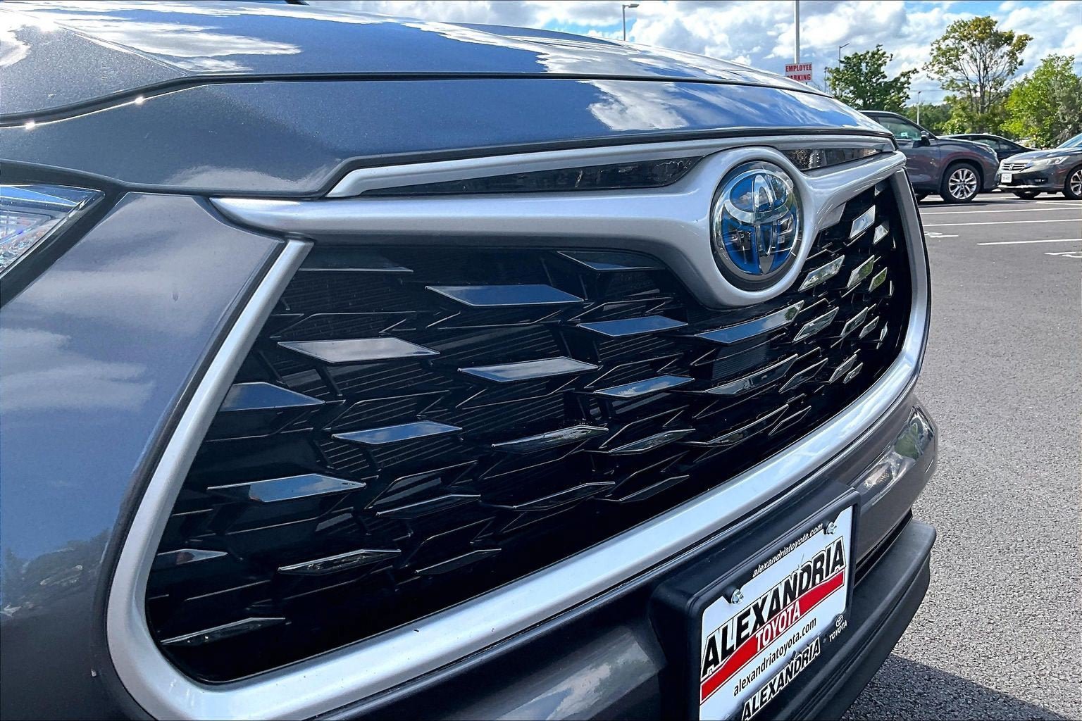 Used 2022 Toyota Highlander LE AWD/4WD image 29