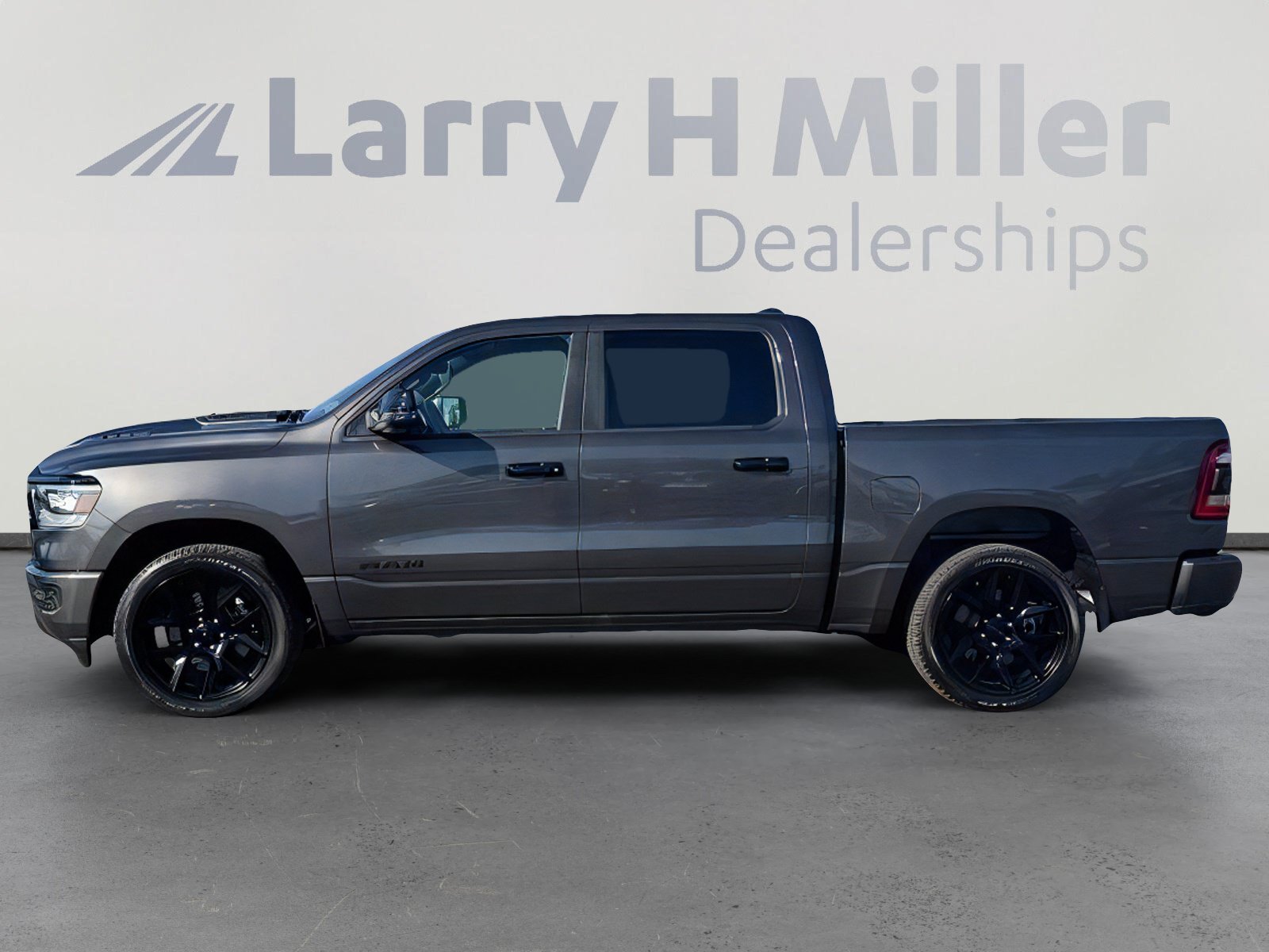 Used 2023 RAM 1500 Laramie AWD/4WD image 2