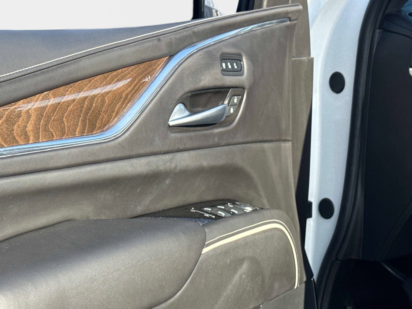 Used 2024 Cadillac Escalade ESV Sport Platinum w/ LPO, ONYX Package image 18